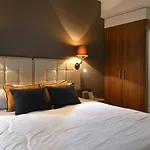 Martin's 4*
